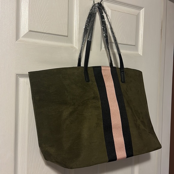 Macys Tote 👜❤️ - Picture 3 of 6